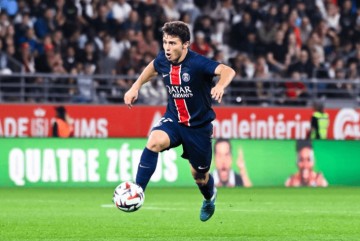 困于铁桶阵!内维斯直言巴黎死穴,决战拜仁前遇攻防难题