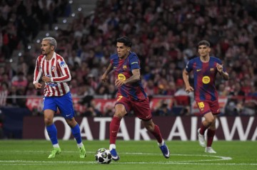 欧冠一夜悲喜！亚马尔救主难挡红牌魔咒，巴黎双杀利物浦，巴萨命苦出局