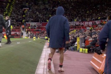 曼联4250万中锋冬窗离队已不可避免!用心灵鸡汤自勉,英意球队争夺